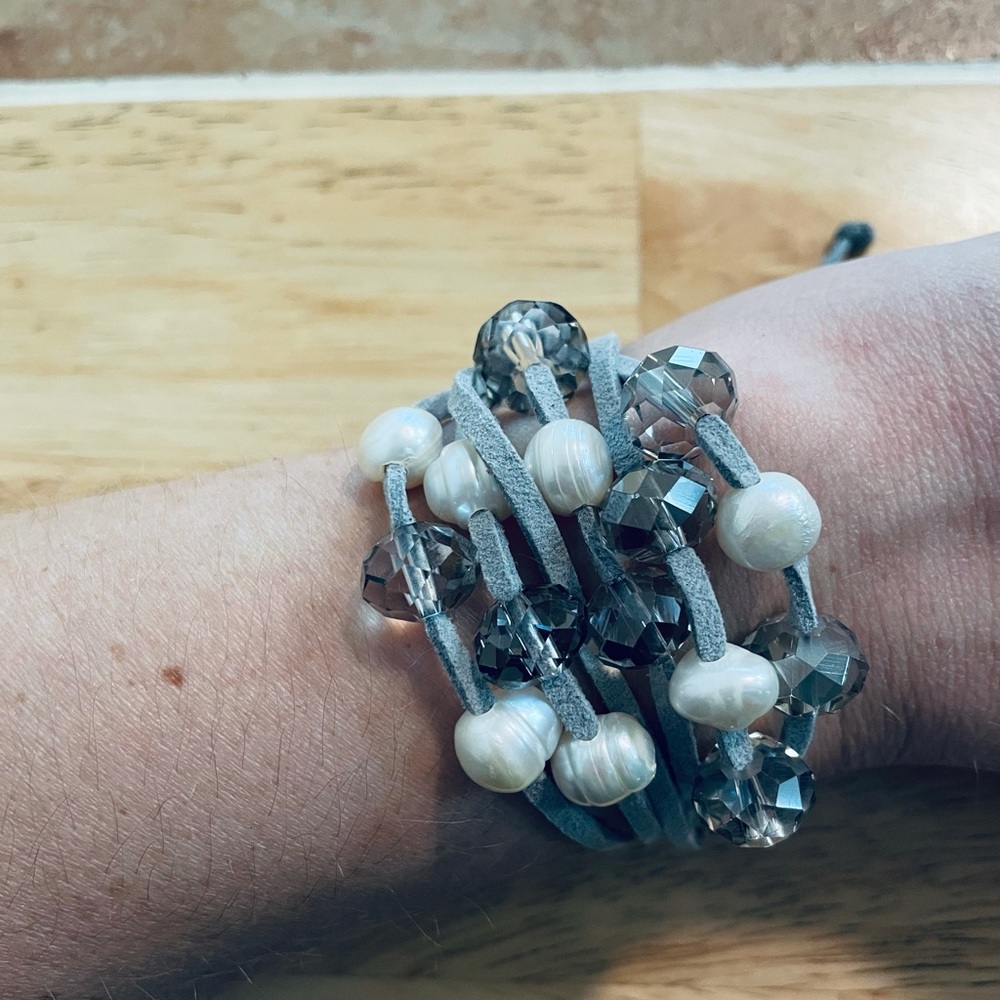5/ $30 Francesca’s Collections faux pearl bracelet.